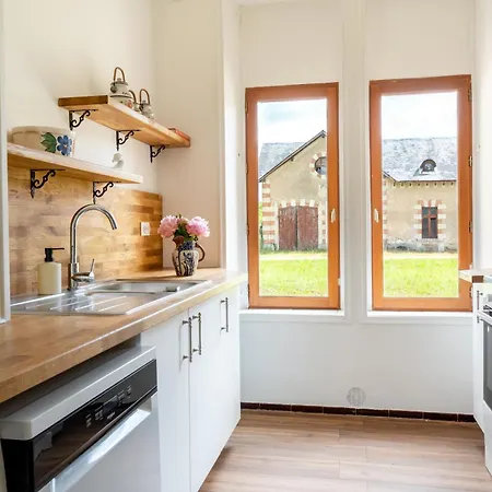 Apartment Large On Chateau Grounds Near Saumur And Angers Longue