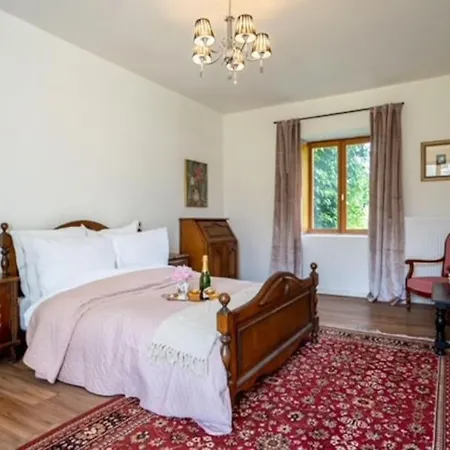 Apartment Large On Chateau Grounds Near Saumur And Angers
